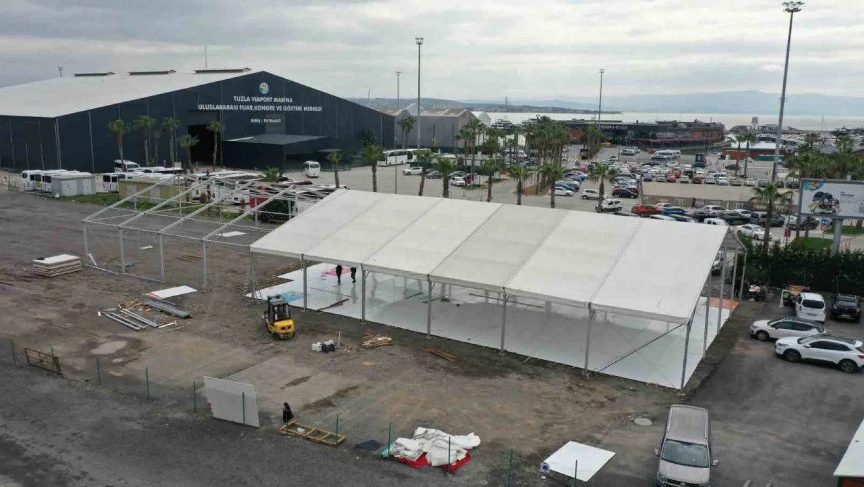 Tuzla'da 'İlk Evim' projesinde kuraların çekileceği çadırlar kurulmaya başlandı