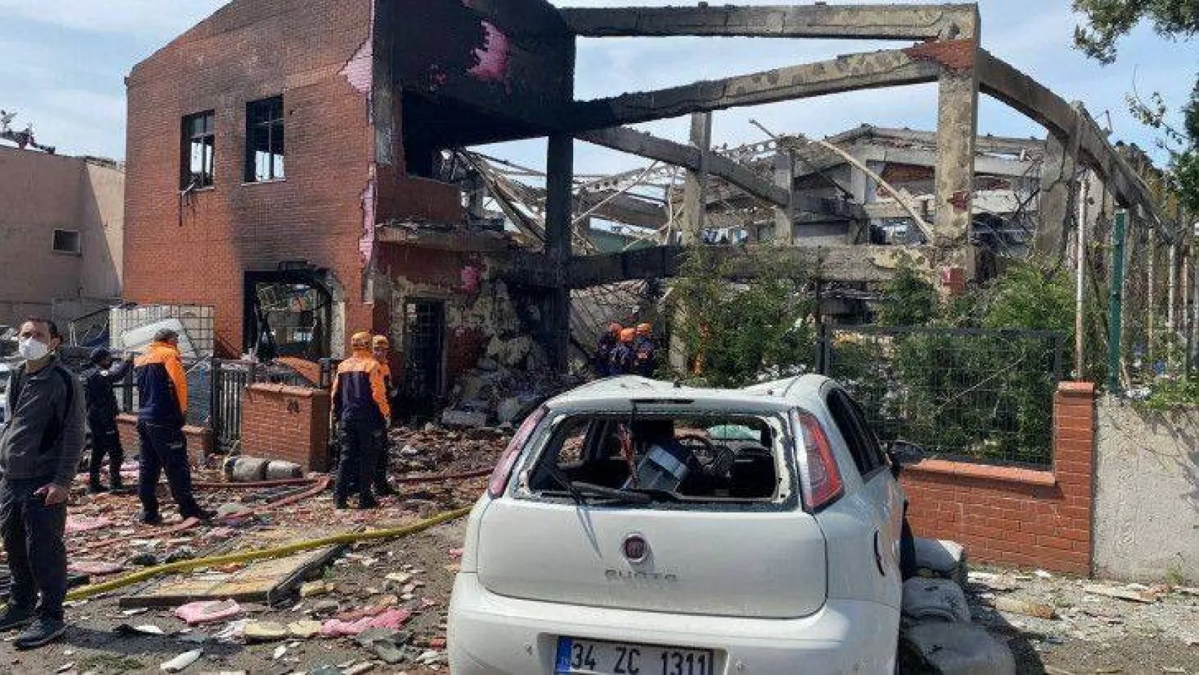 Tuzla'da patlama yaşanan fabrikada 3 işçinin hayatını kaybettiği öğrenildi