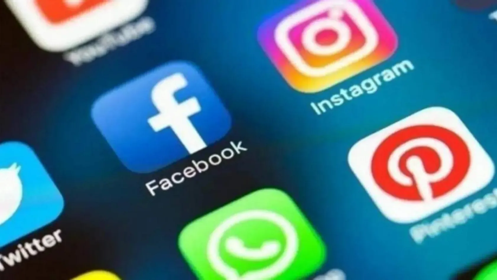 Ulaştırma ve Altyapı Bakan Yardımcısı Sayan: 'Instagram ve Facebook'ta hizmet kesintisi global kaynaklı'