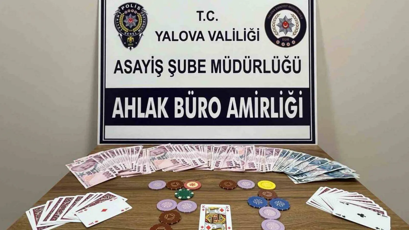 Yalova'da kumar oynayan 8 şüpheliye 51 bin 400 lira ceza