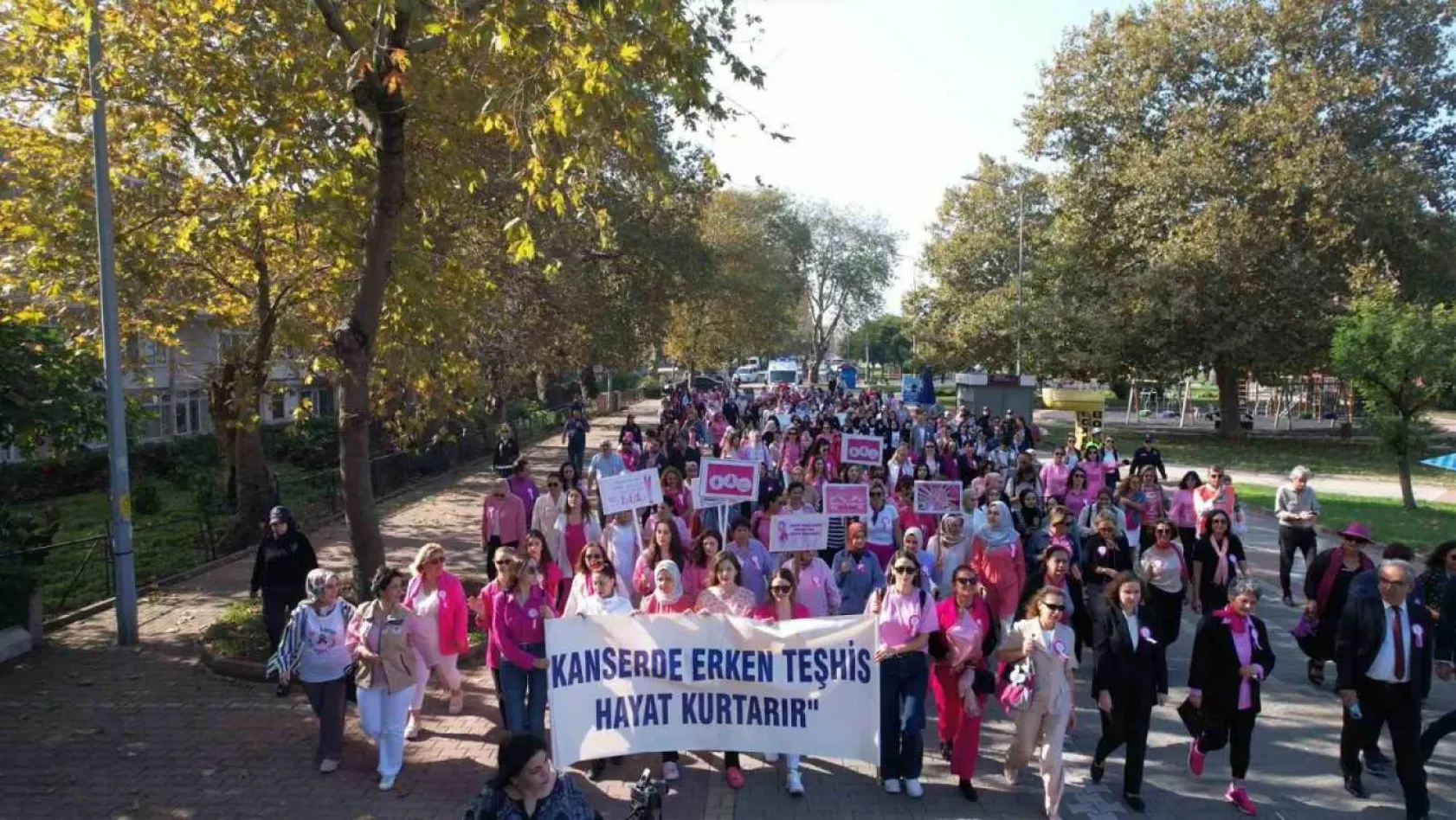 Yalova'da Meme Kanseri Farkındalık Yürüyüşü etkinliği