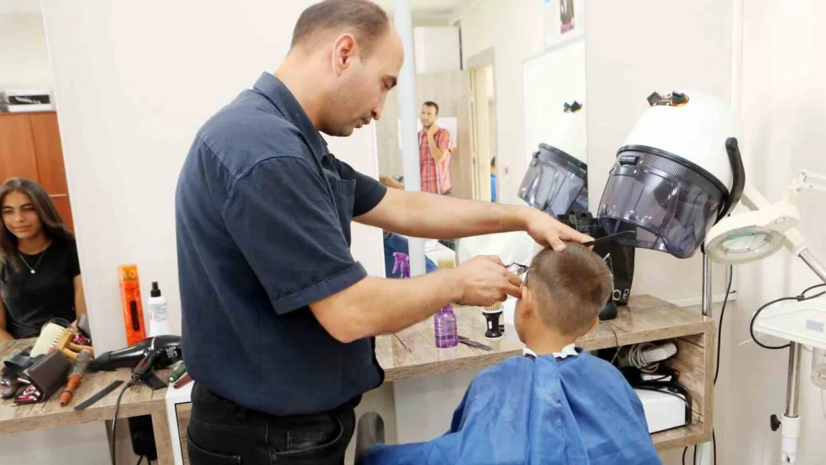 Yenimahalle Belediyesinden öğrencilere okul öncesi saç bakımı