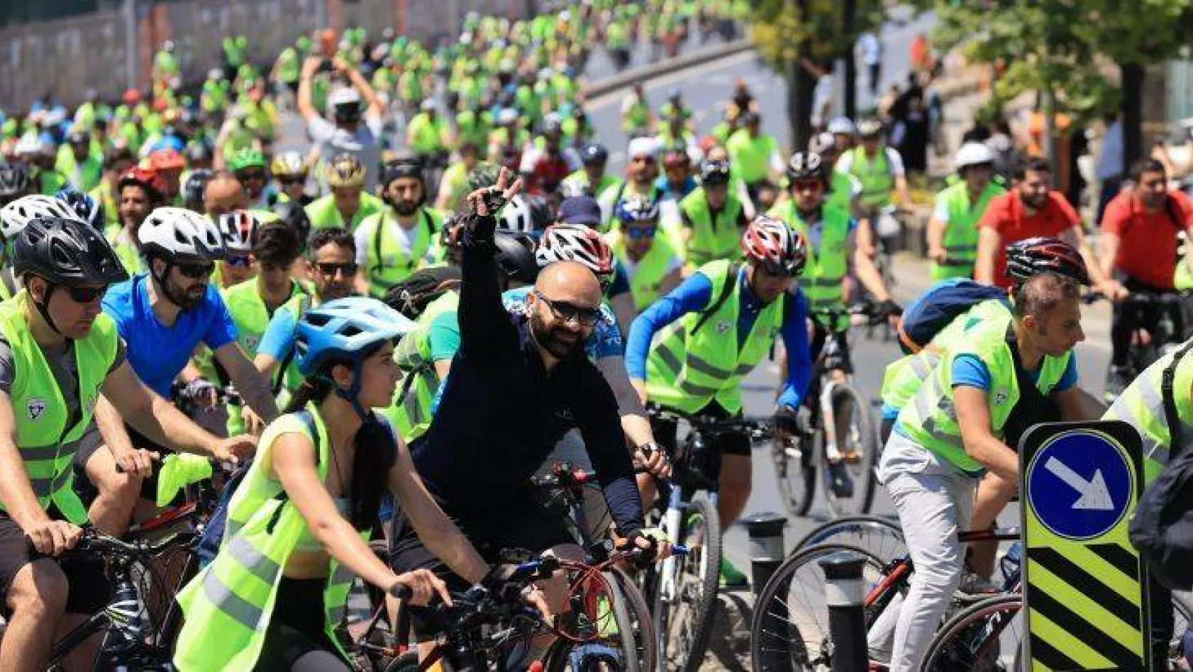 Yeşilay Bisiklet Turu'nda yaklaşık 3 bin bisikletli sağlıklı yaşam için pedal çevirdi