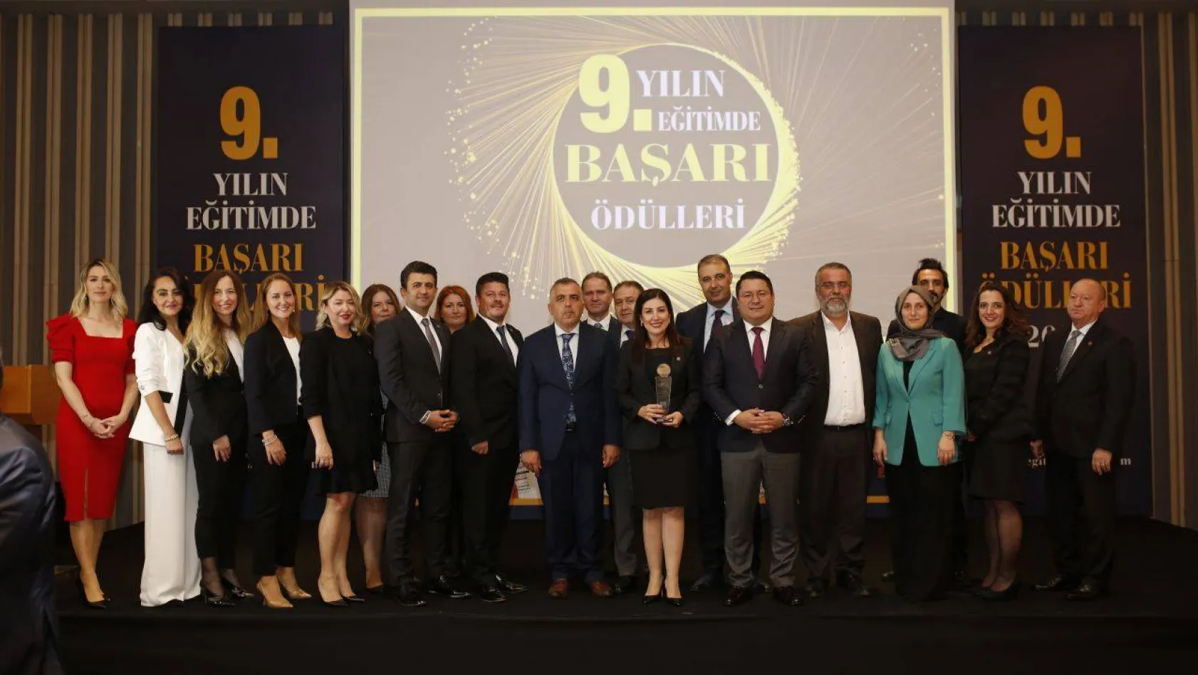'Yılın Eğitimde Türkiye Markası' Ödülü Mektebim Koleji'nin