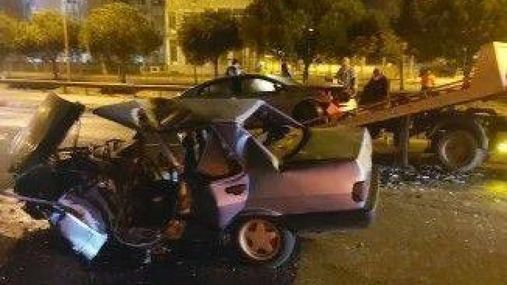 Silivri'de iki otomobil kafa kafaya çarpıştı: 1 ölü