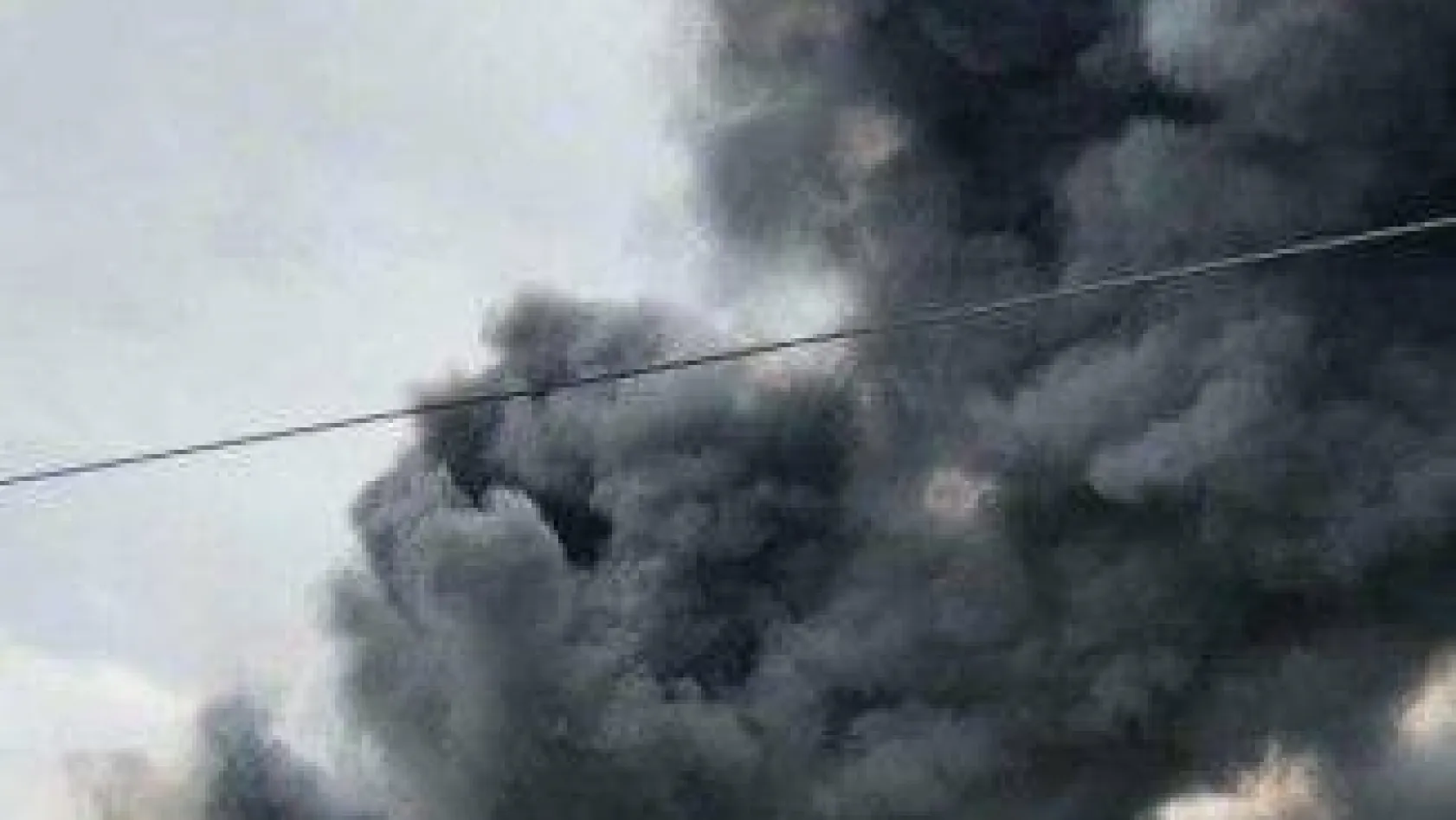 Silivri'de sünger fabrikasında çıkan yangın drone ile havadan görüntülendi.