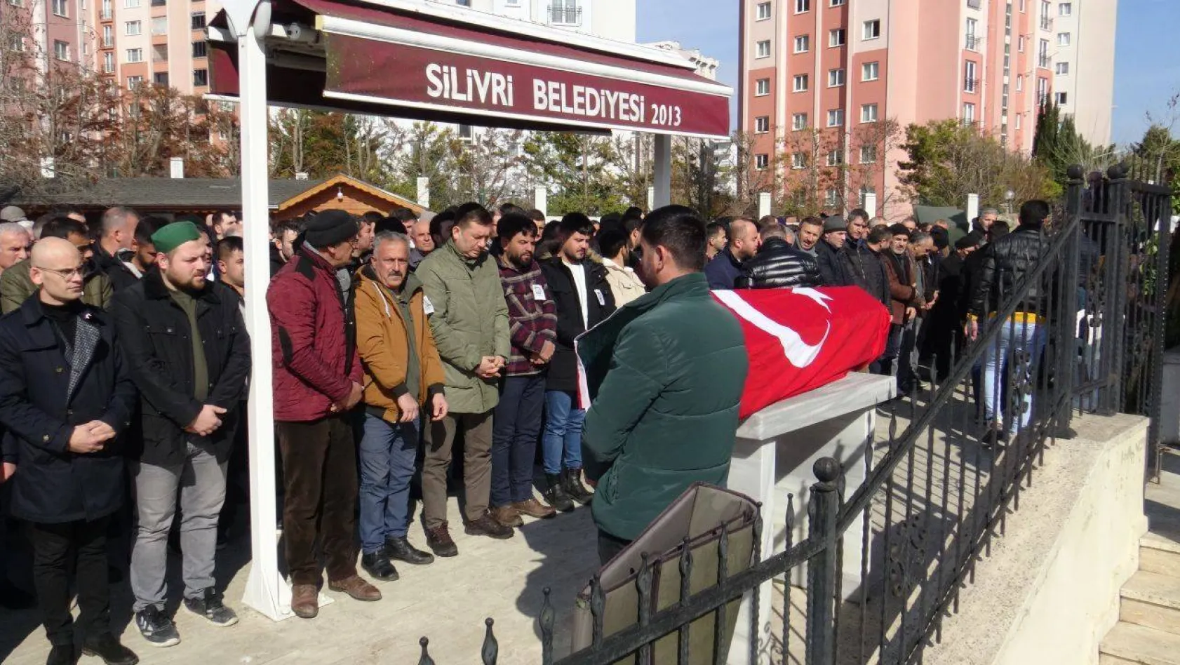 Depremde hayatını kaybeden Gökhan öğretmen Silivri'de toprağa verildi