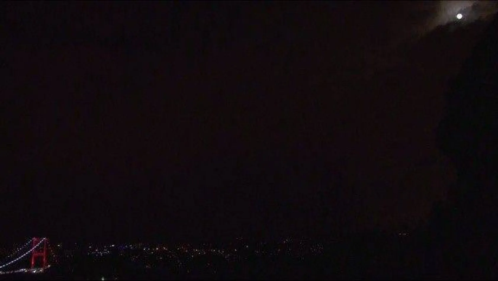 'Süper Ay' kartpostallık görüntüler oluşturdu