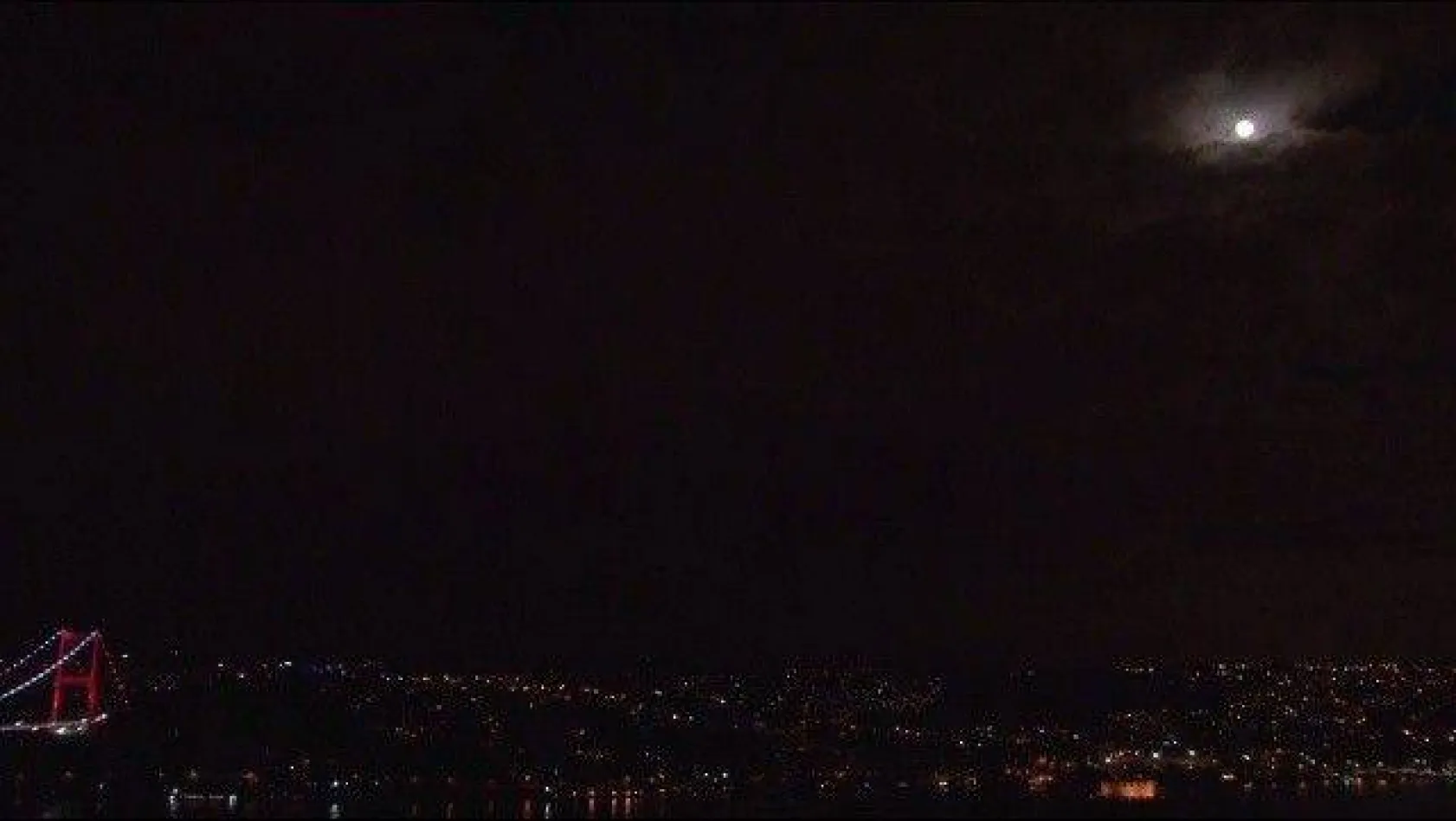 'Süper Ay' kartpostallık görüntüler oluşturdu