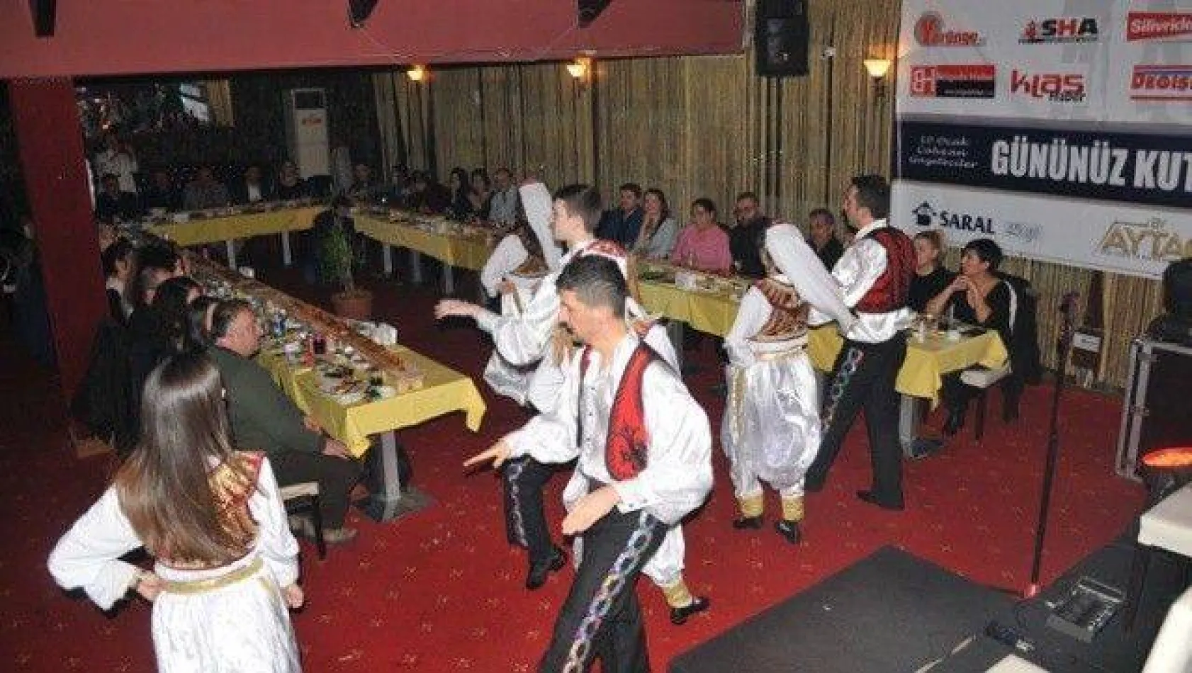 Gazeteciler 'ÖZEL' bir gecede bir araya geldi