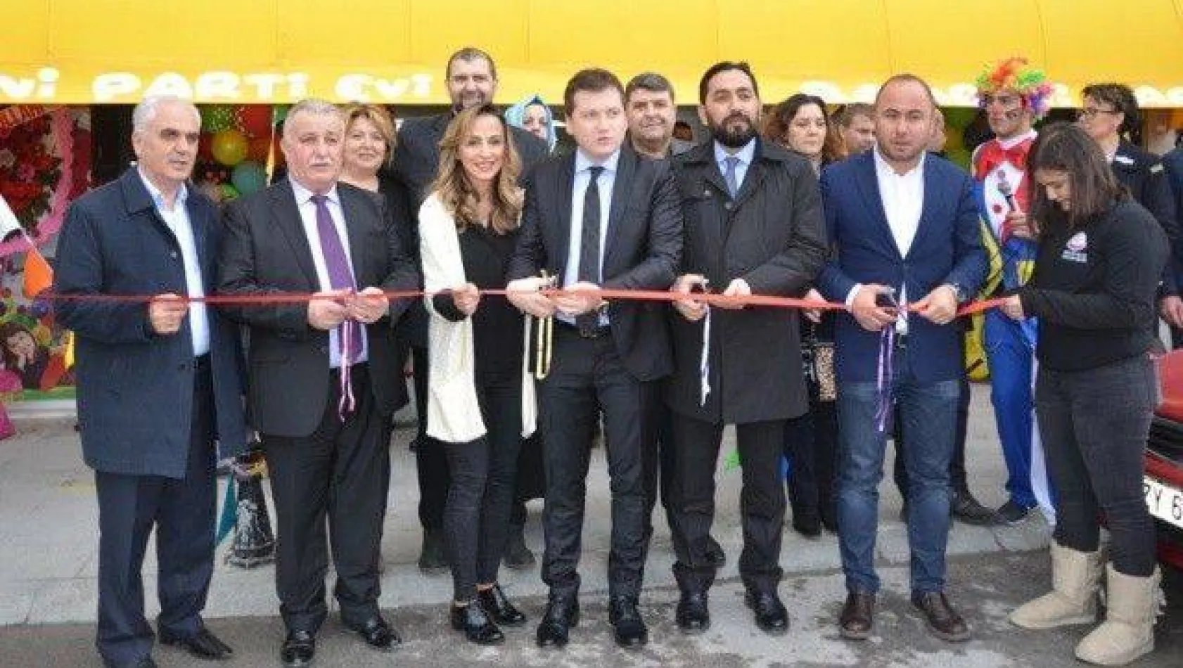 Bambini Çocuk Oyun Parkı Cafe &amp Parti Evi açıldı