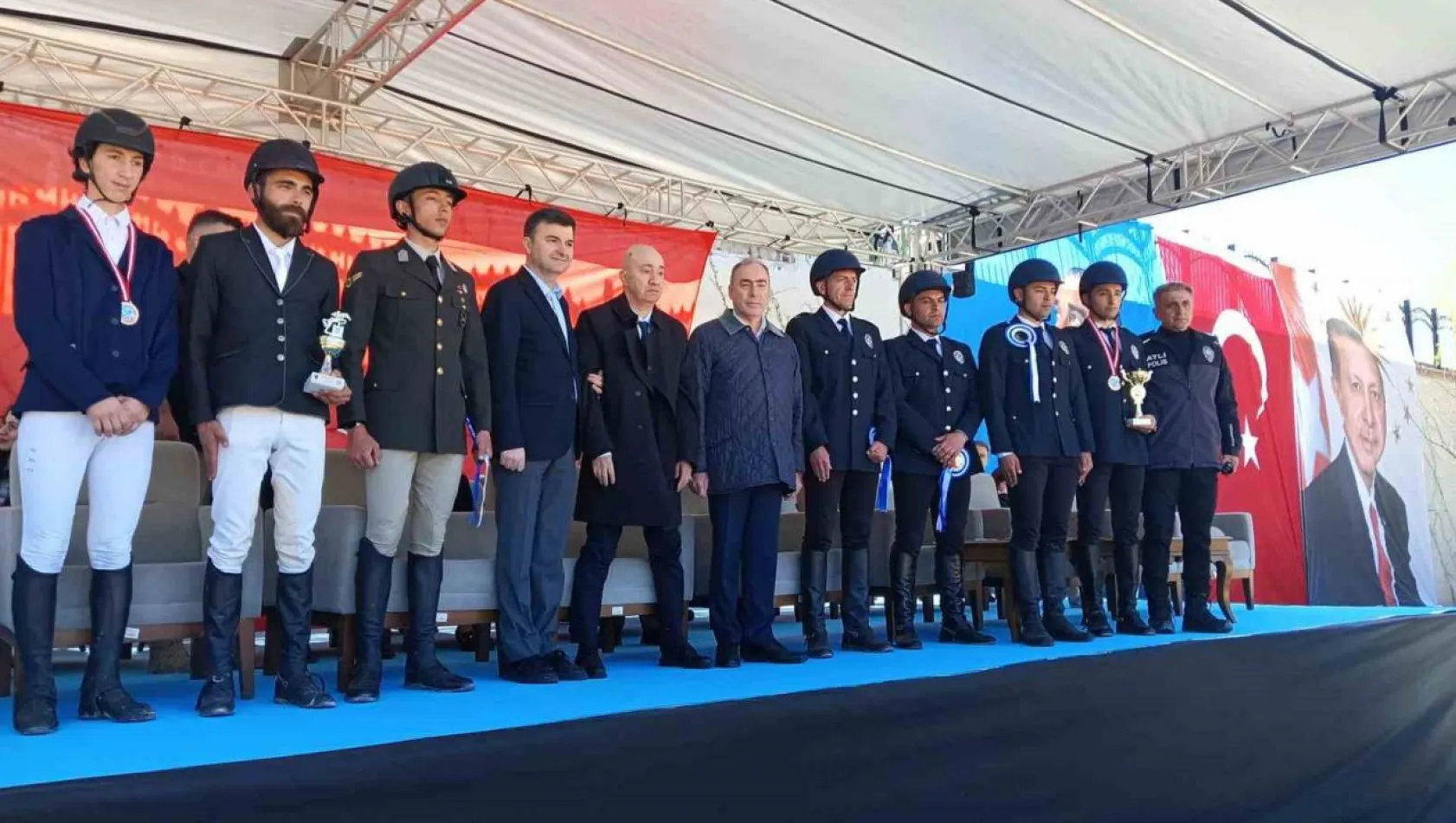 '10 Nisan Polis Haftası Kupası Engel Atlama Binicilik Yarışmaları' gerçekleştirildi
