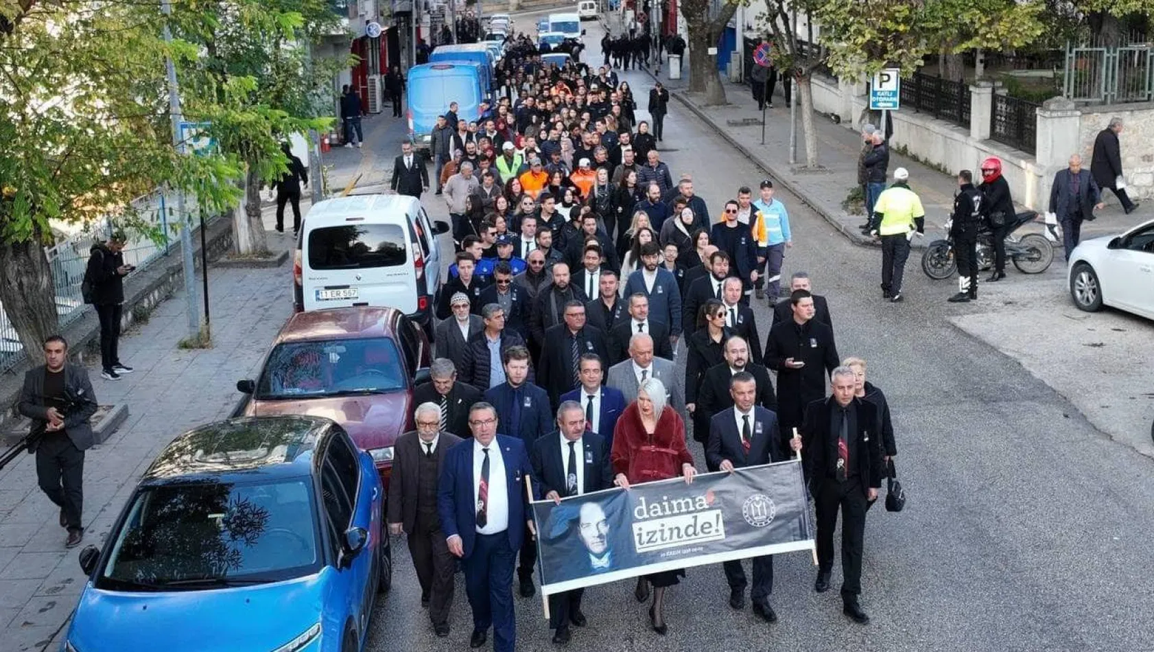 Belediye çalışanları Ata'sına yürüdü