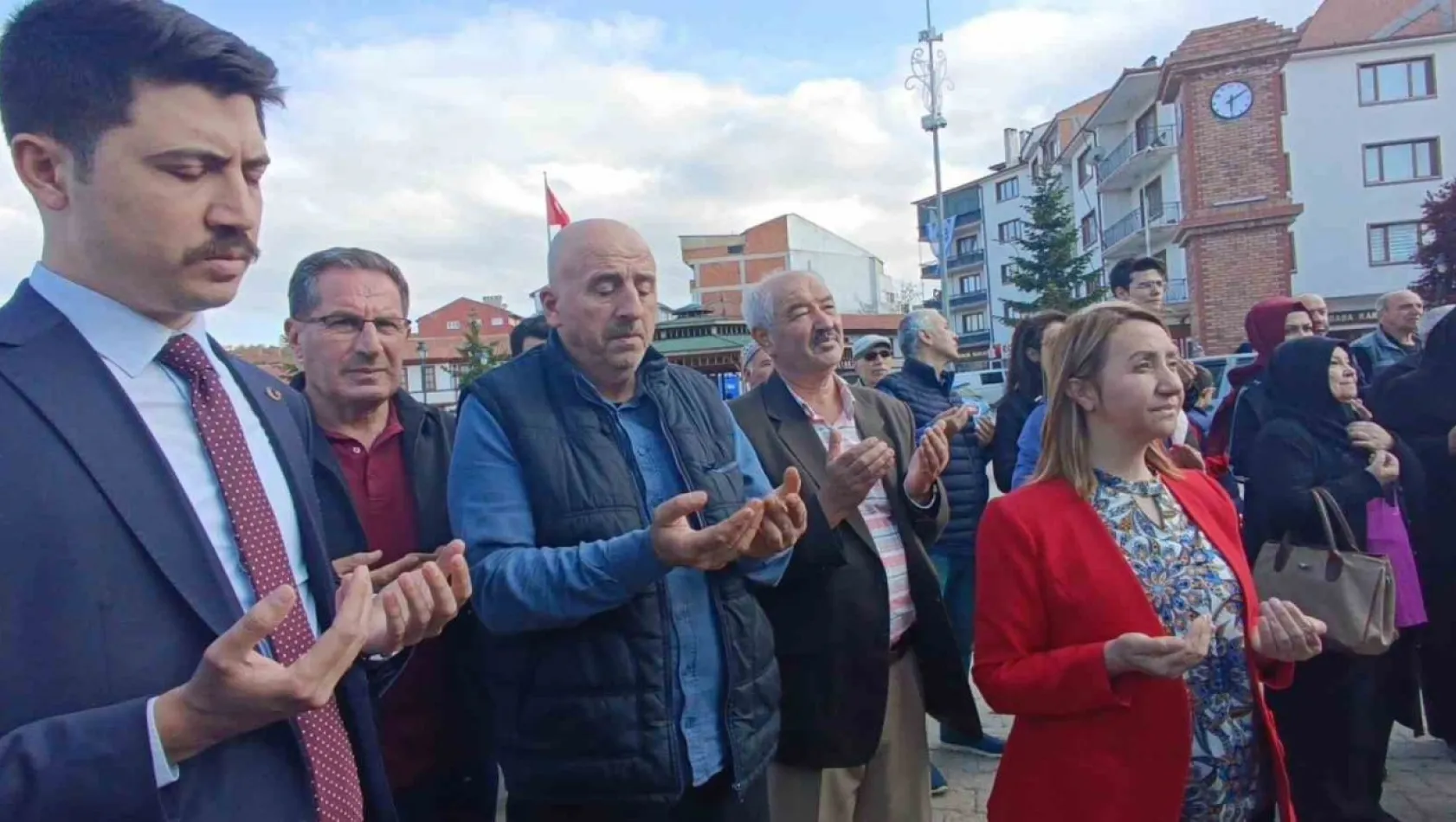 Hacı adayları kutsal yolculuğa çıktı