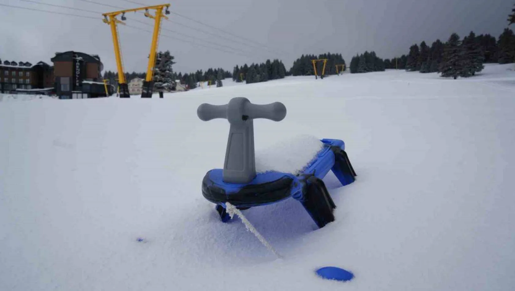 (Özel) Uludağ'da kayak sezonu kapandı, pistler bomboş kaldı