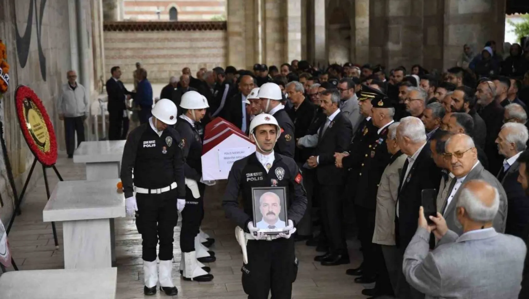 Polis memuru Arslan, törenle son yolculuğuna uğurlandı