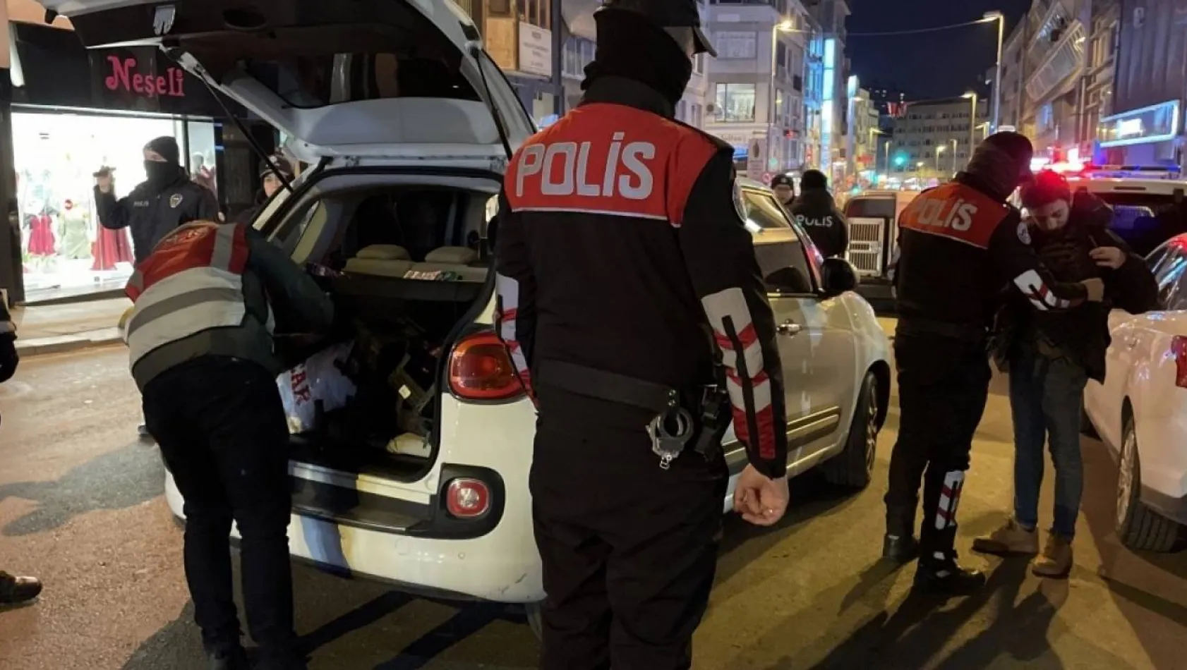 Silivri Polisi 10bin GBT yaptı 32 aranan şahıs yakaladı