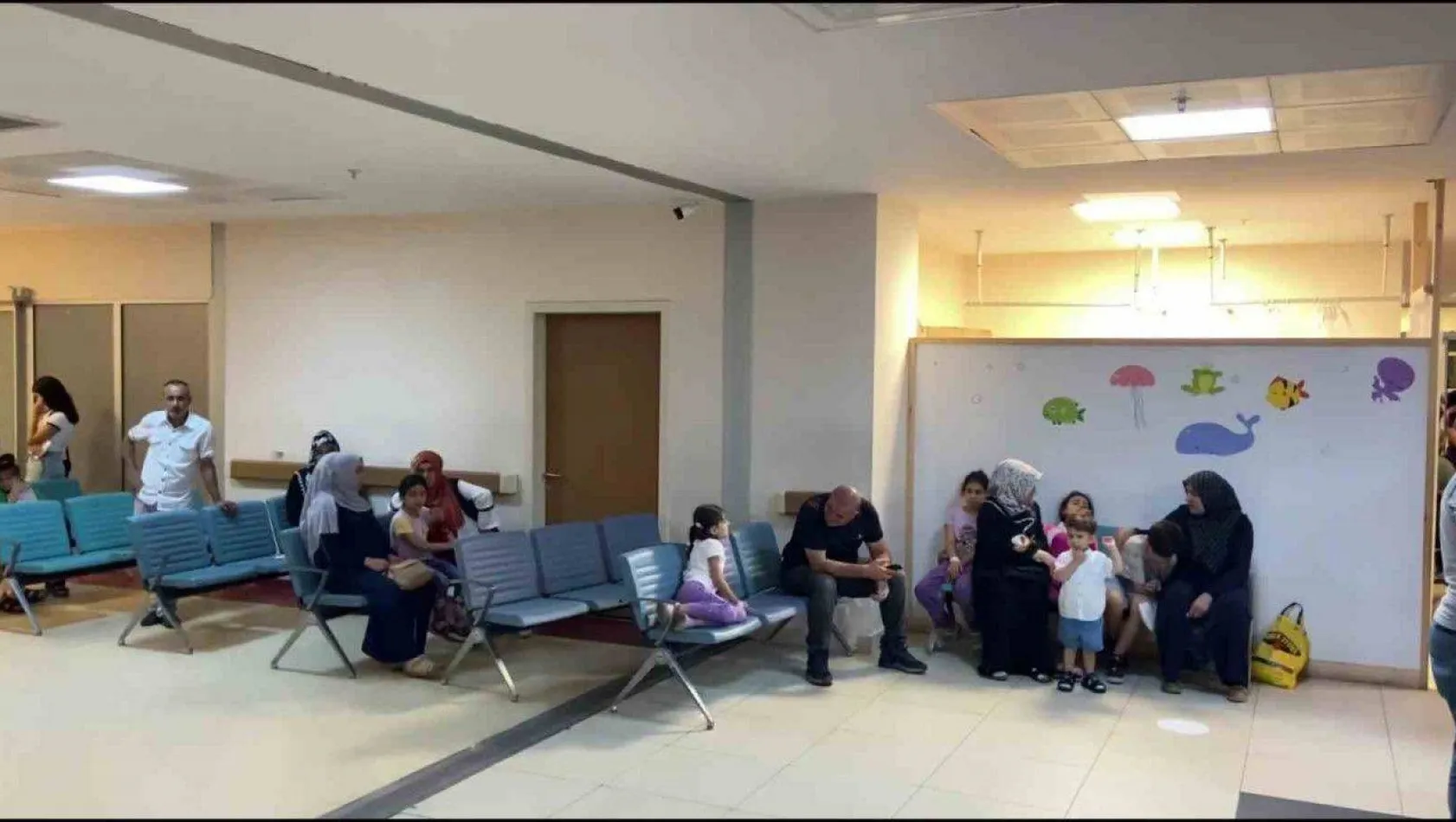 Sultanbeyli'nde cami kursundaki 73 çocuk gıda zehirlenmesi şüphesiyle hastaneye kaldırıldı