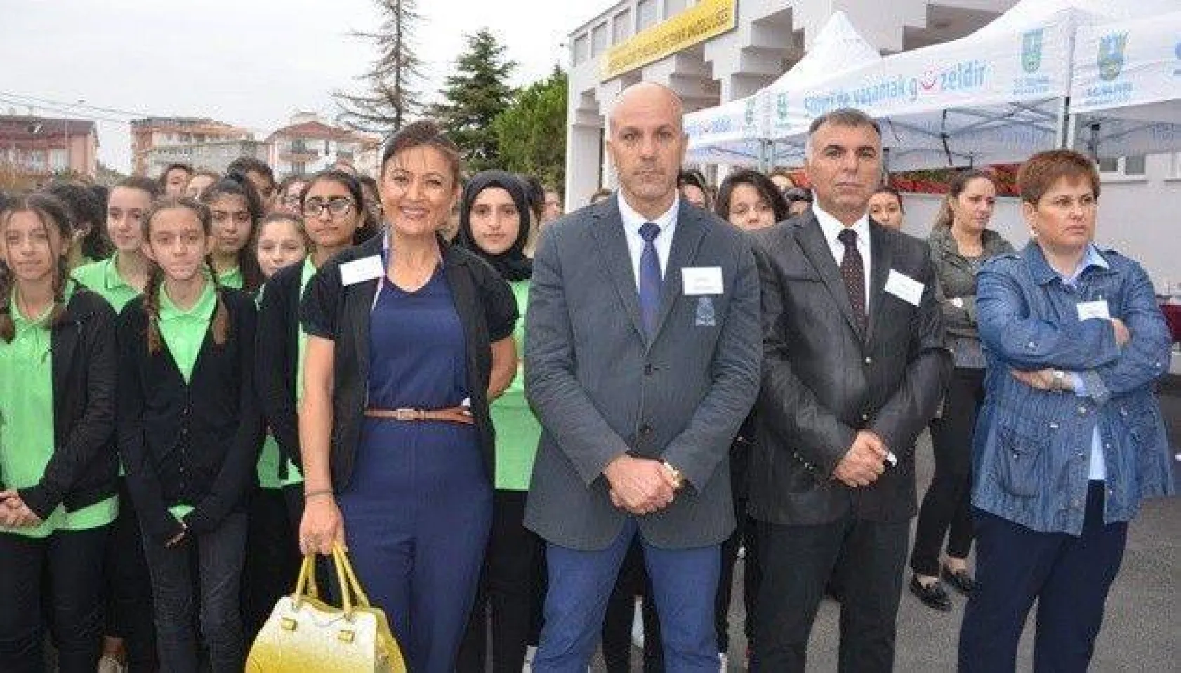 Bakan Özhaseki: 'İstikrar abidesi gibi ayaktayız'