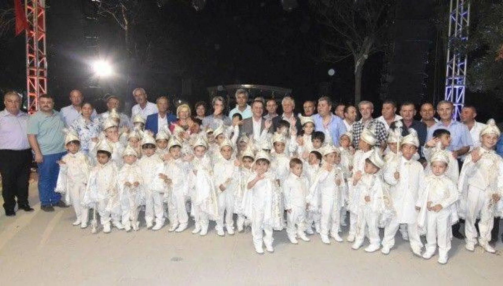 60 Çocuk Erkekliğe İlk Adımlarını Attı