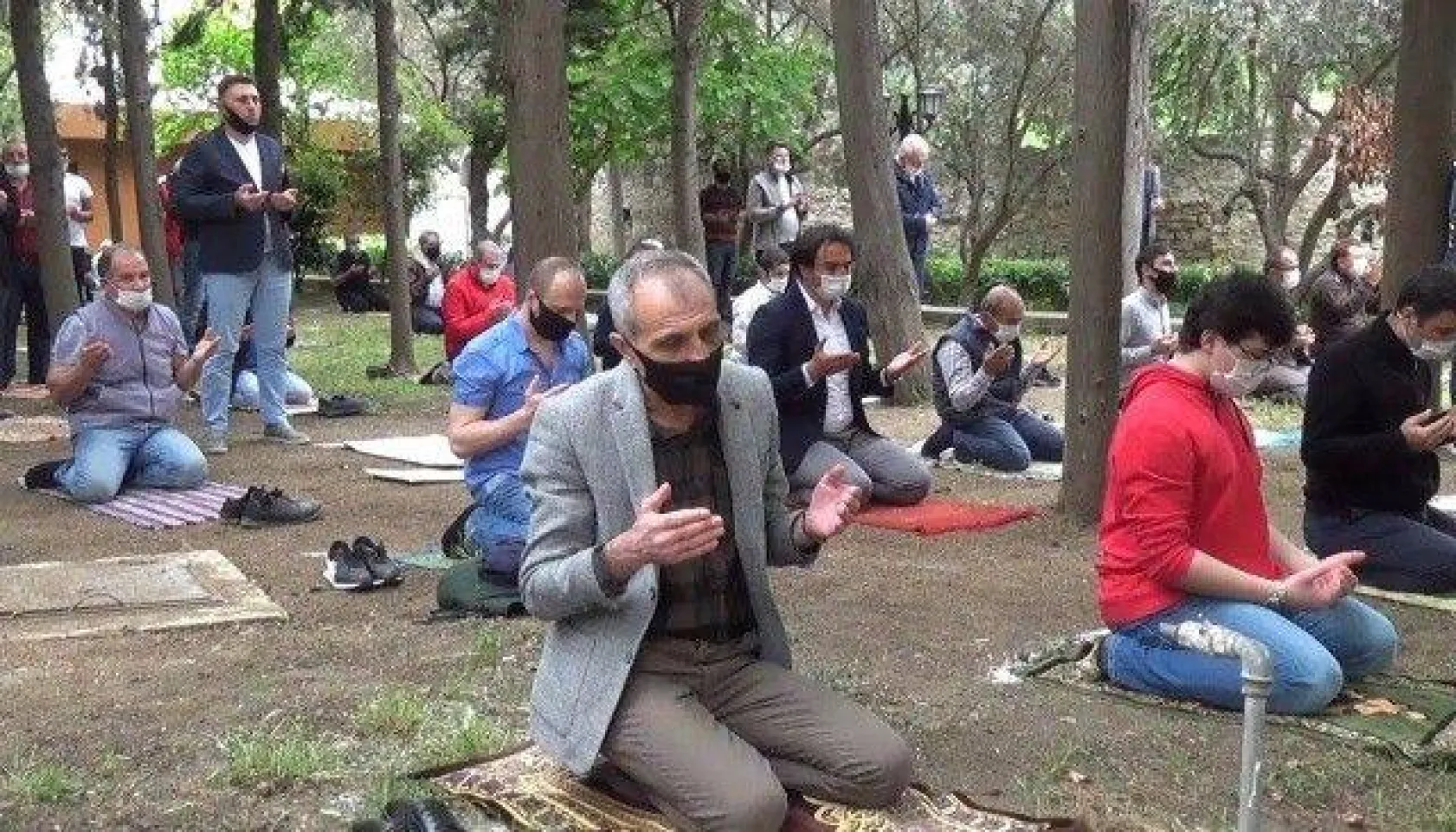 Camiler 74 gün sonra cemaatle buluştu!