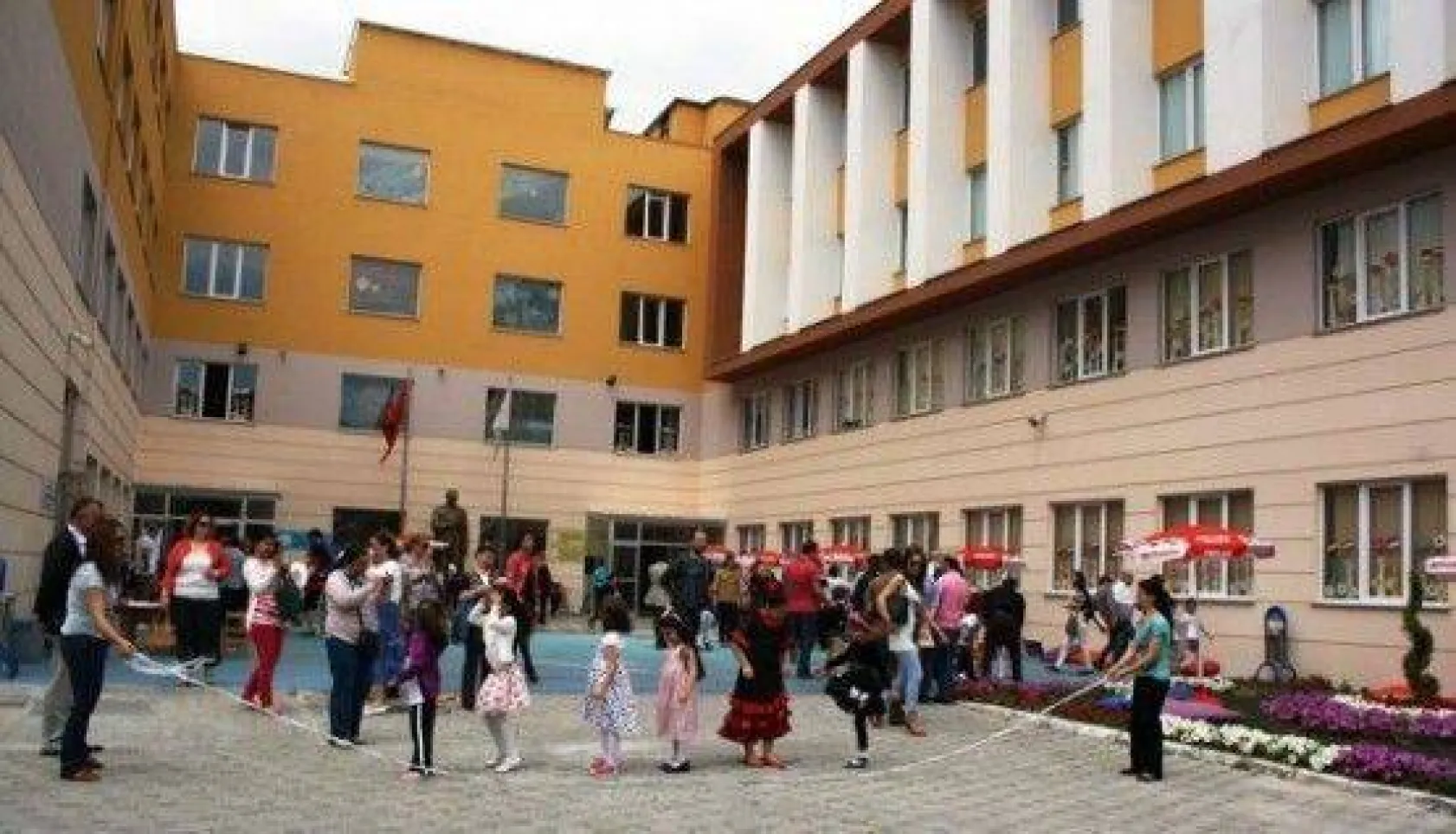 Akademi Koleji'nden Okuma Bayramı Şenliği…