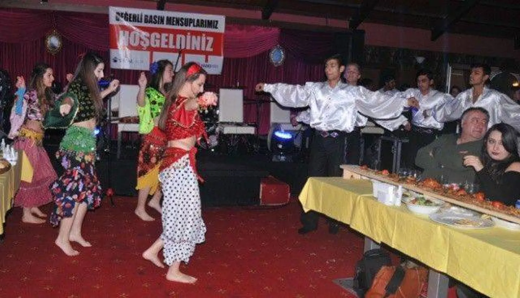 Gazeteciler 'ÖZEL' bir gecede bir araya geldi