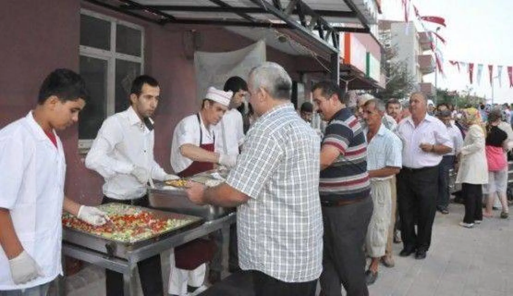 İlk Halk Sofrası Kavaklı'da Kuruldu