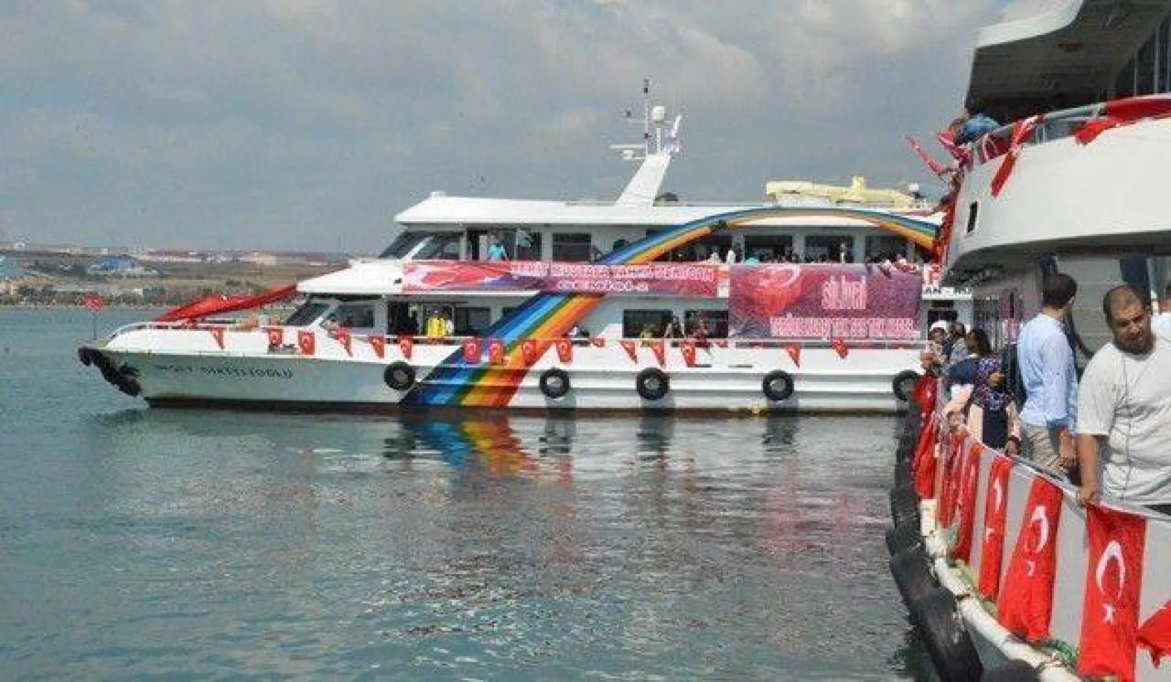 Gemilerle 'Teröre Lanet Mitingi'ne