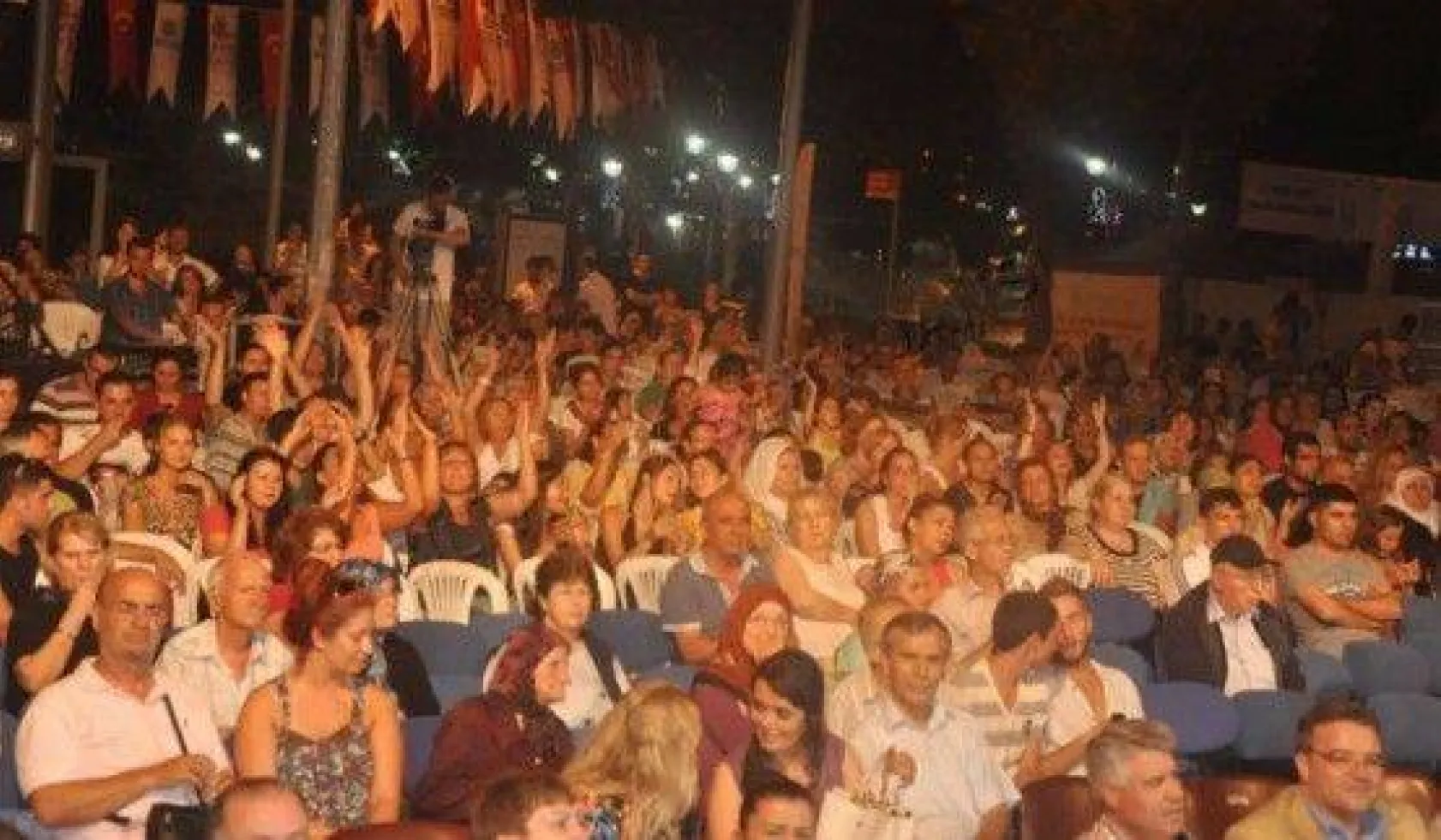 Festival Coşkusu Yerel Seslerle Devam Ediyor