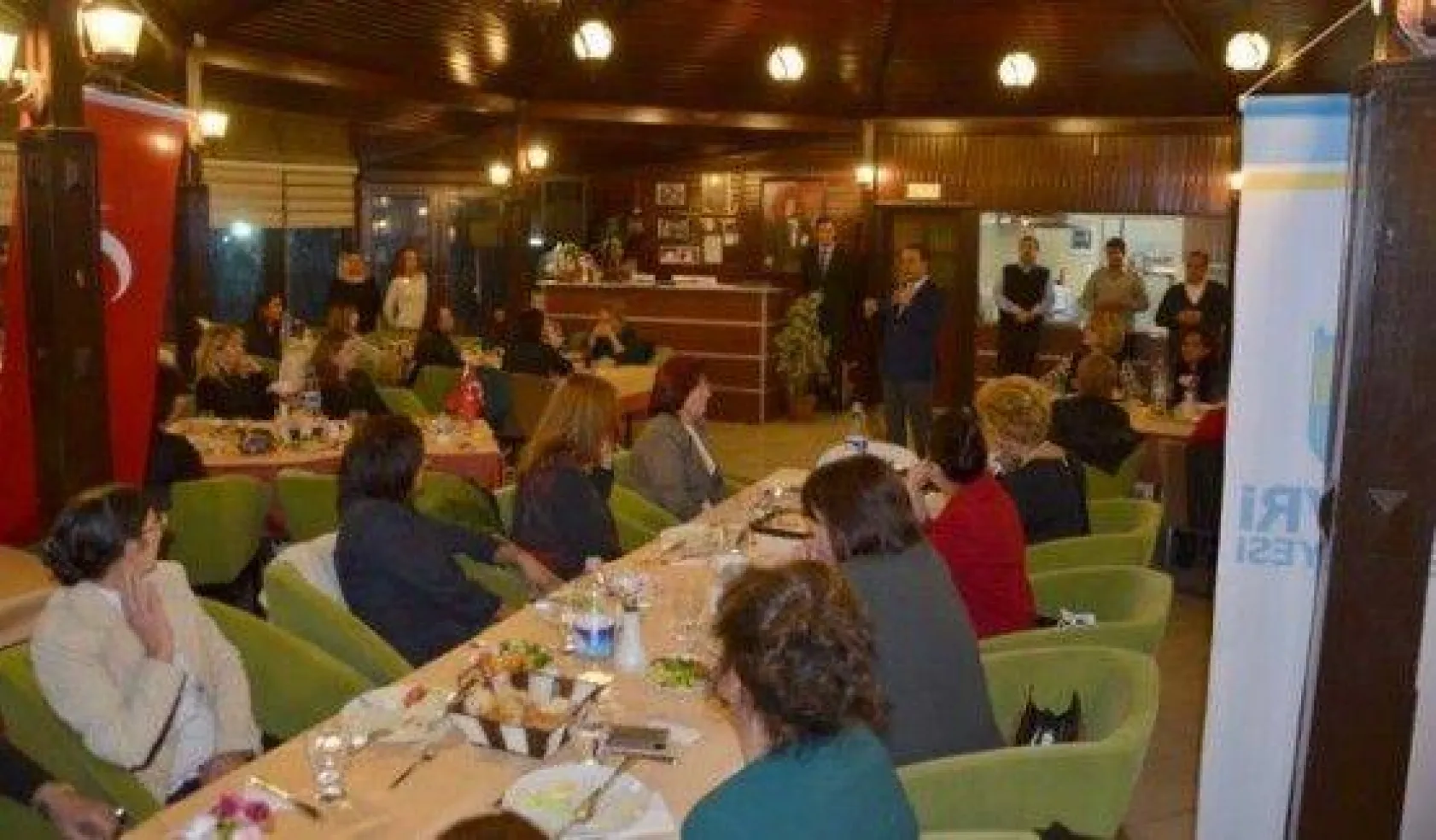 Işıklar Kadınların Seçme ve Seçilme Hakkını Kutlad