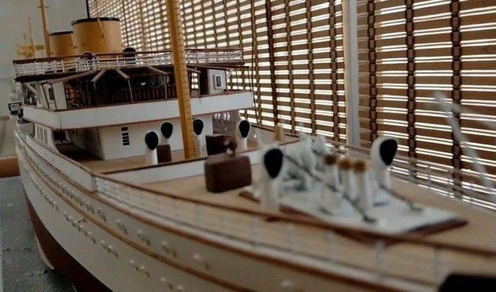 Binlerce parça kullanıp şaheser gemiler üretiyor