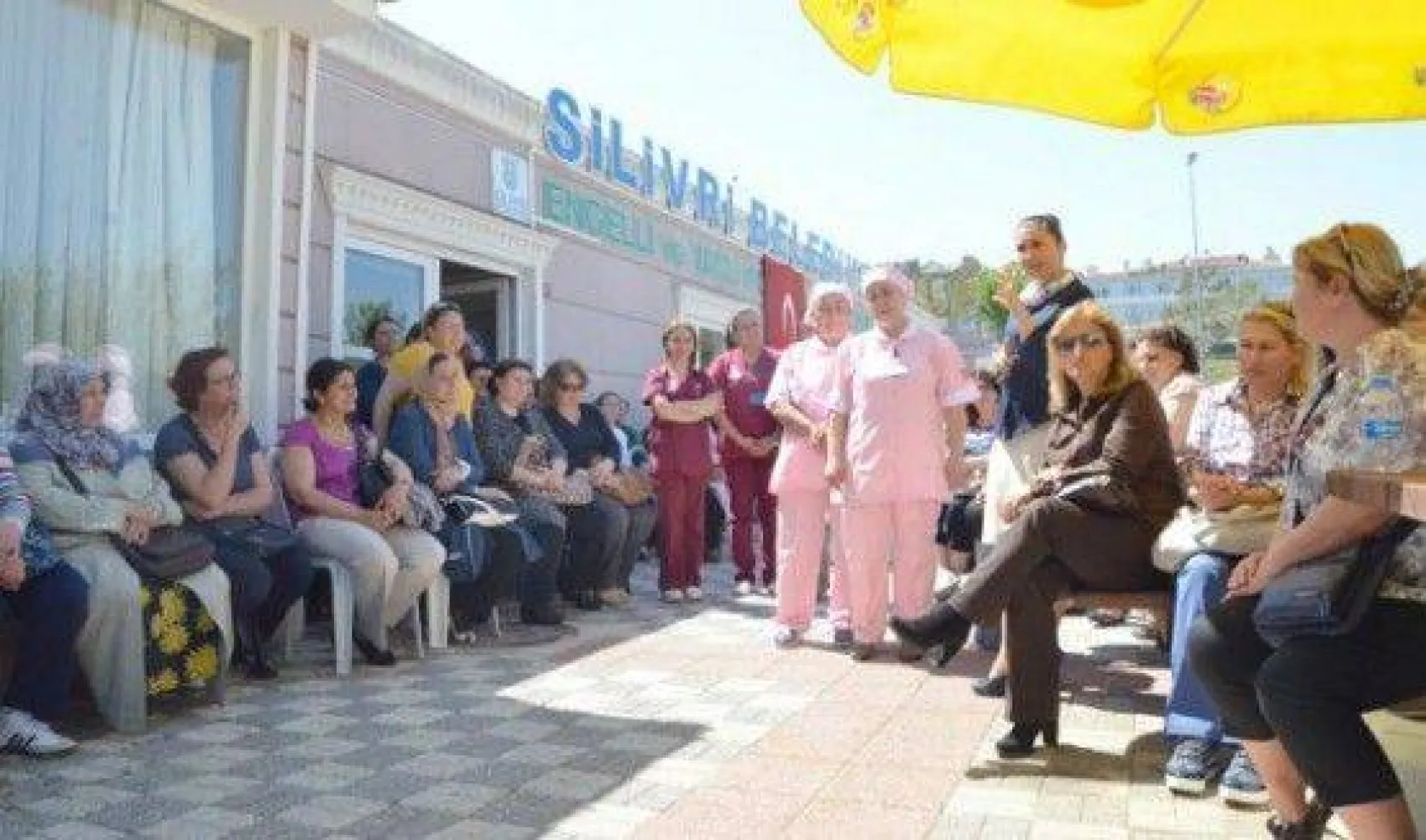 Gümüşyakalı Kadınlar Belediyenin Hizmetlerini İnce