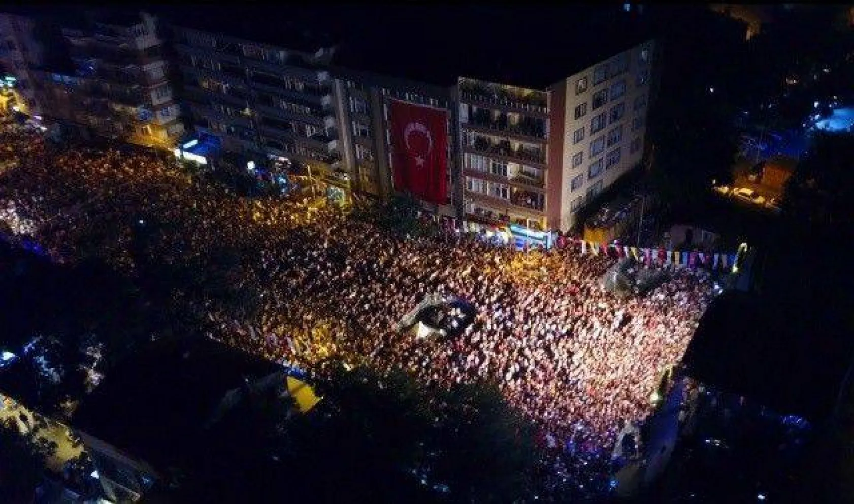 Ali Kınık ve Demet Akalın Coşturdu