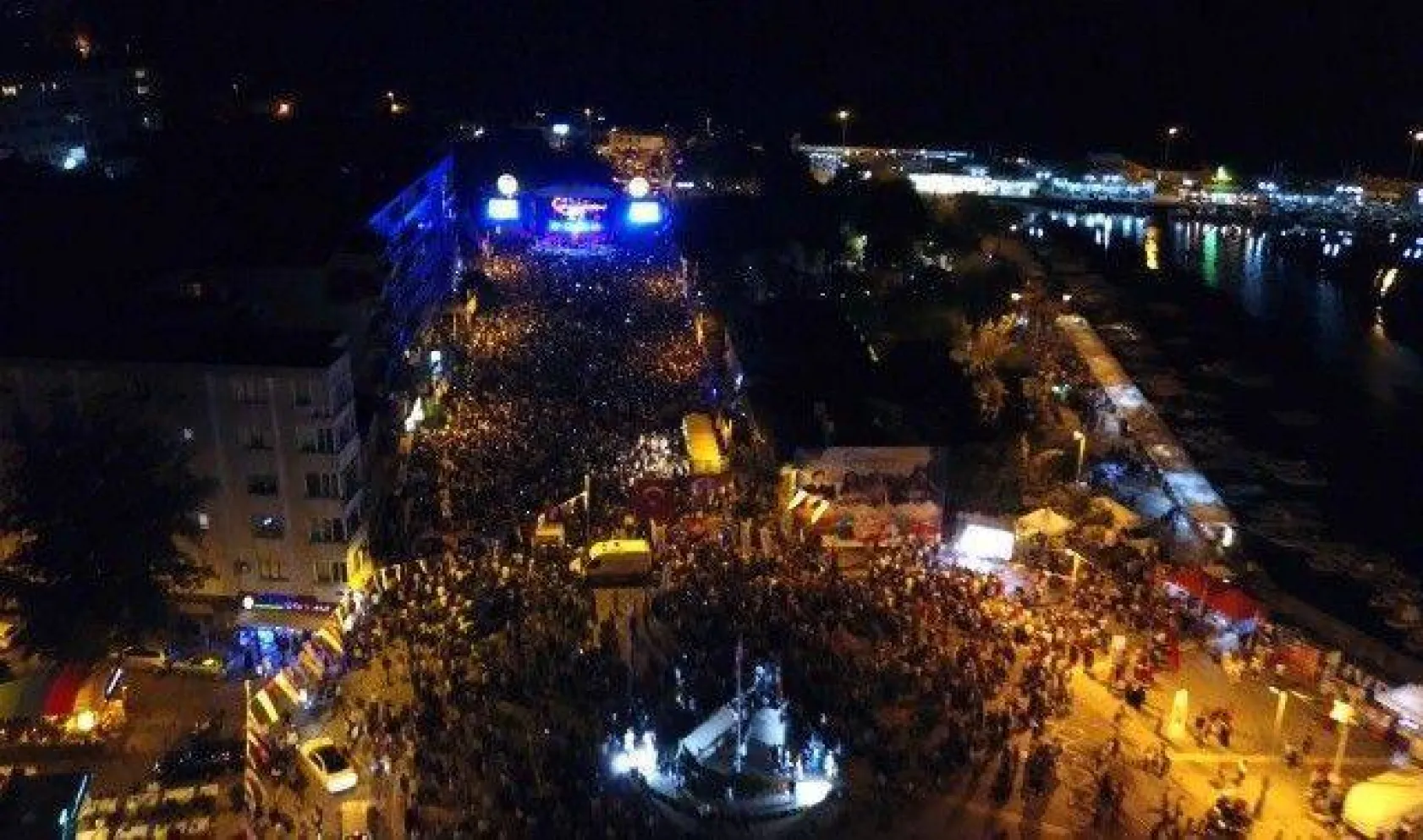 Ali Kınık ve Demet Akalın Coşturdu