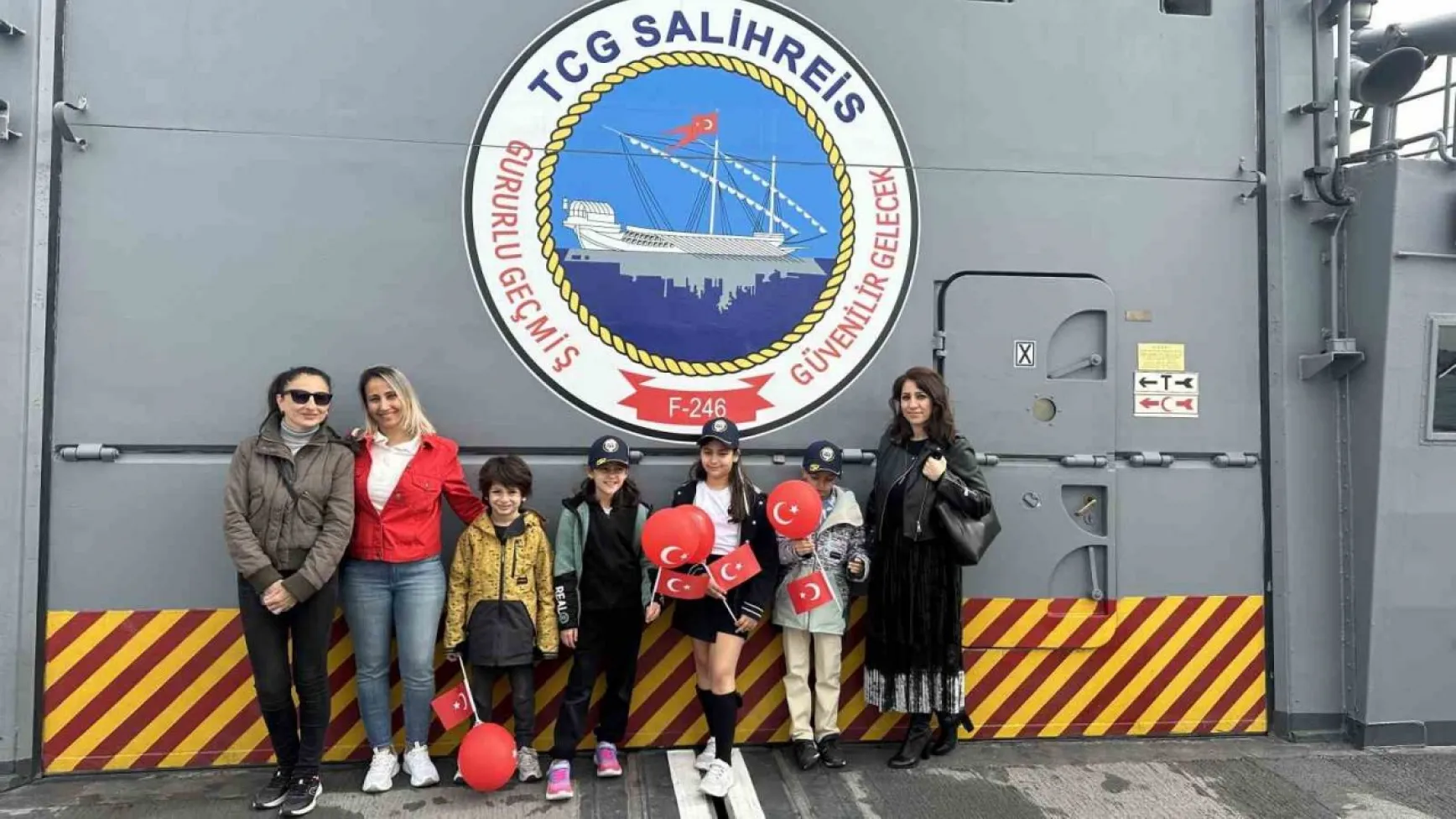TCG Salihreis Fırkateyni 23 Nisan dolayısıyla İstanbul'da ziyarete açıldı