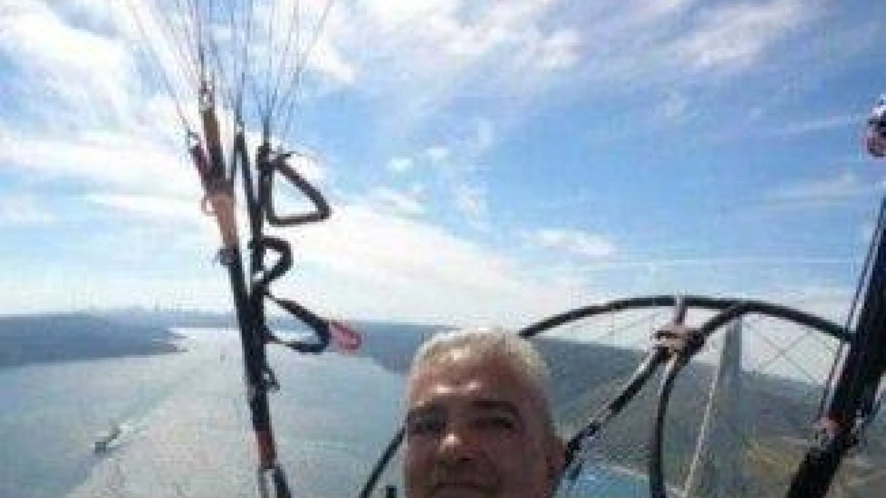 Büyükçekmece’de denizde tekneye çakılan paramotorun pilotu hayatını kaybetti