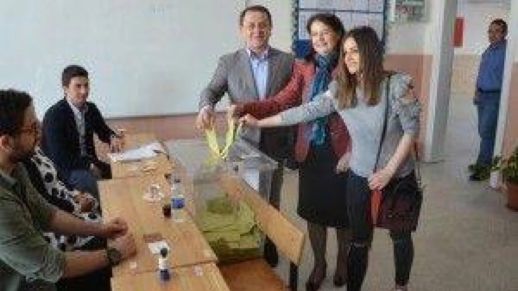 Başkan Işıklar ve Ailesi Oylarını Kullandı