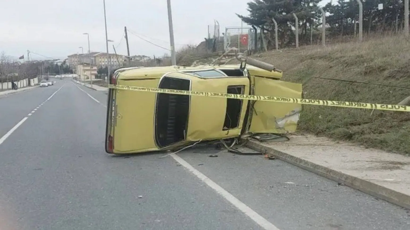 Silivri'de ağaçlık alana uçan araç taklalar atarak durabildi: 1 ölü