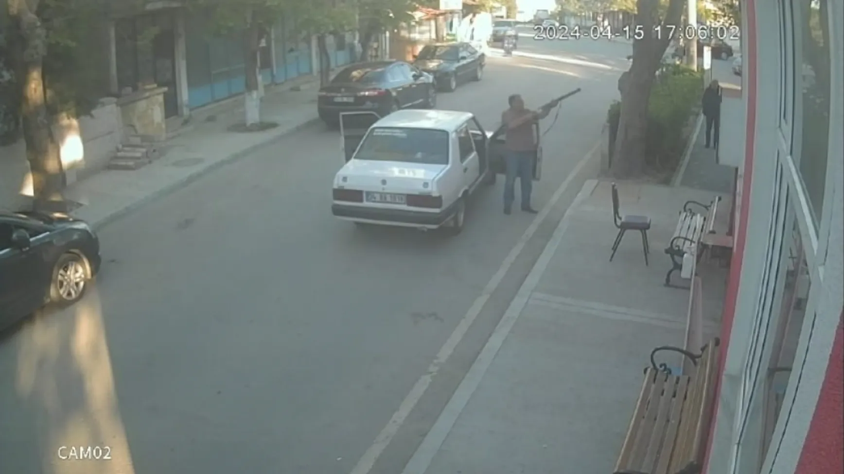 Silivri'de kahvehaneye silahlı saldırı: O anlar kamerada