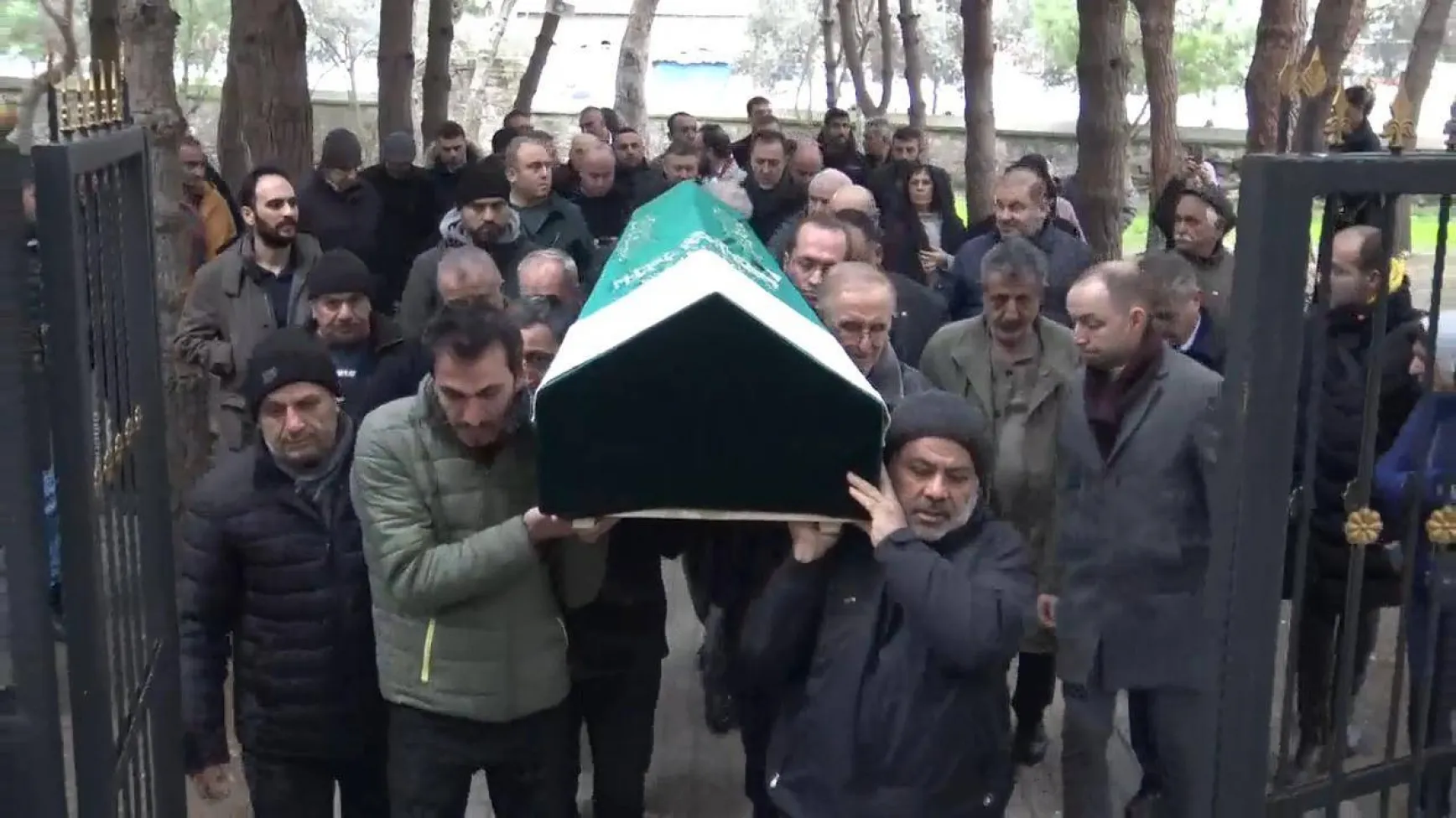 Yeşilçam’ın usta oyuncusu Hikmet Taşdemir son yolculuğuna uğurlandı