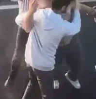 Emniyet şeridini ihlal etmek isteyen sürücü ortalığı bir birine kattı