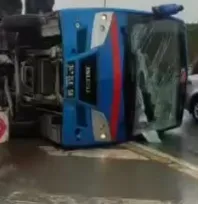 Kağıthane'de cezaevi nakil aracı devrildi: 2 jandarma personeli ağır olmak üzere 19 yaralı