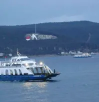 Lodos fırtınası nedeniyle çift yönlü trafiğe kapatılan Çanakkale Boğazı 45 saat sonra açıldı