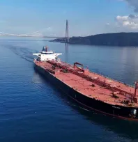 Rusya'nın en büyük limanında vurulan gemi İstanbul Boğazı'ndan geçti