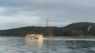 İstanbul Boğazı'nda gökkuşağı şöleni