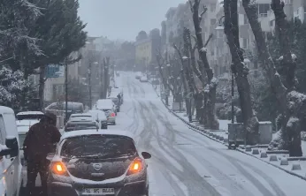Silivri güne kar yağışı ile başladı