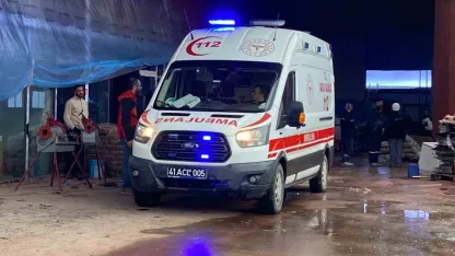 3 metre derinliğindeki boş akvaryuma düşen işçi yaralandı