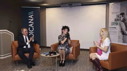 Şarkıcı Hande Yener kanser sürecini Medicana'da anlattı: 'Drenlerle sahneye çıkıp dans ettim'