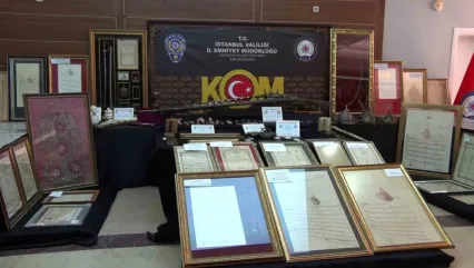 İstanbul'da tarihi eser kaçakçılığına darbe: Osmanlı Dönemine ait kalkan ve miğfer grubu ve binlerce eser ele geçirildi